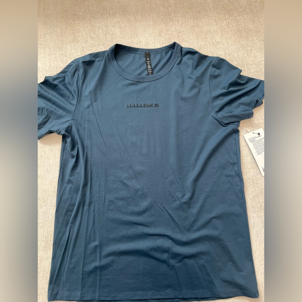 NWT Lululemon Fundamental T Shit, Navy, Size Large